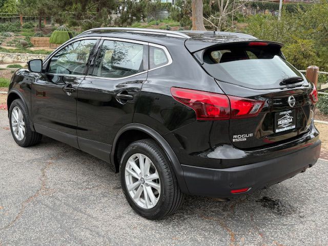 2019 Nissan Rogue Image 2