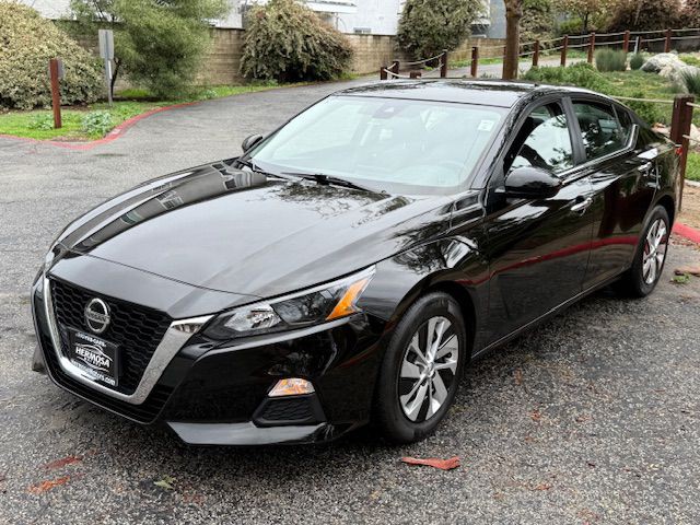 2022 Nissan Altima Image 1