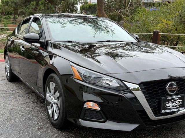 2022 Nissan Altima Image 3