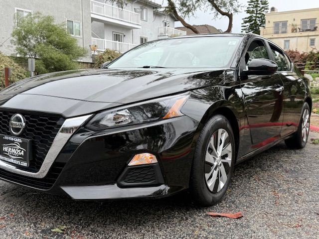 2022 Nissan Altima Image 14