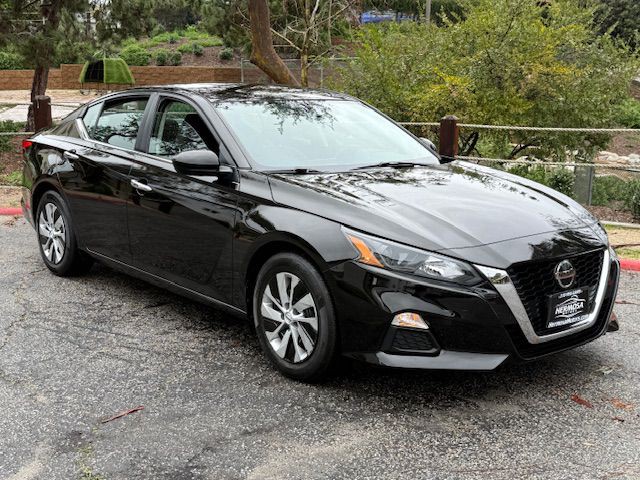 2022 Nissan Altima Image 16