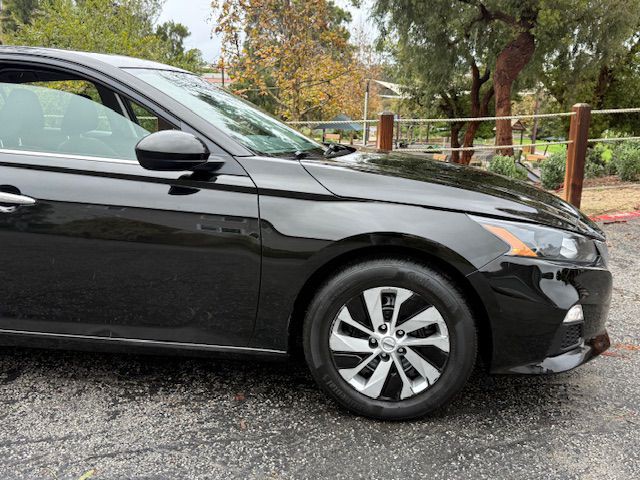 2022 Nissan Altima Image 17