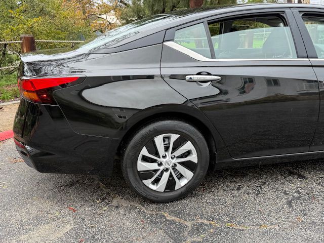 2022 Nissan Altima Image 18