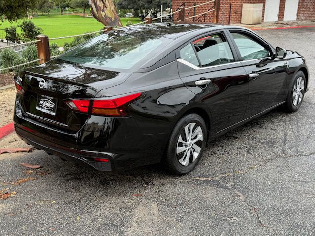 2022 Nissan Altima Image 19