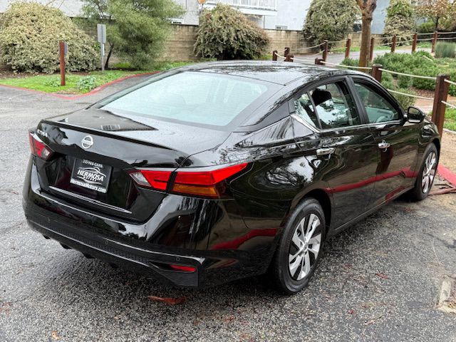 2022 Nissan Altima Image 28