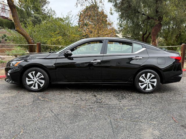 2022 Nissan Altima Image 30