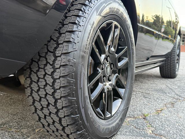 2010 Land Rover Range Rover Image 8