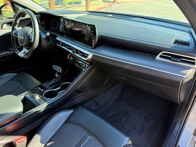 2022 Kia K5 Image 11
