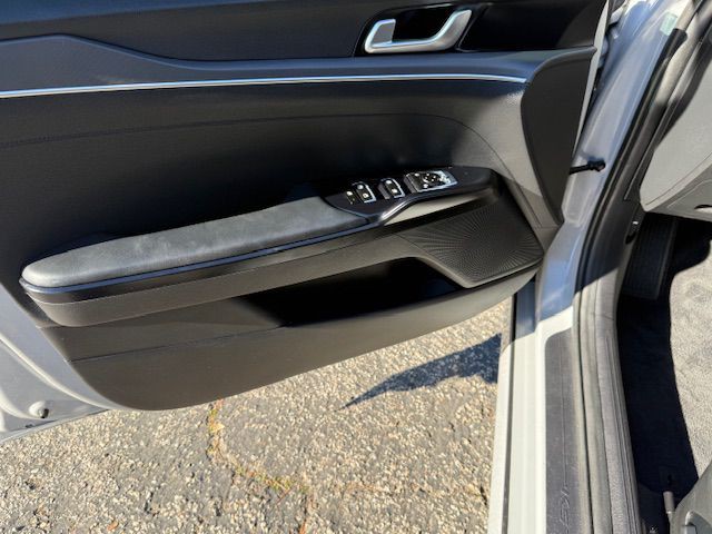 2022 Kia K5 Image 22