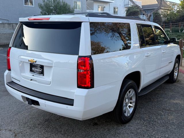 2018 Chevrolet Suburban Image 2