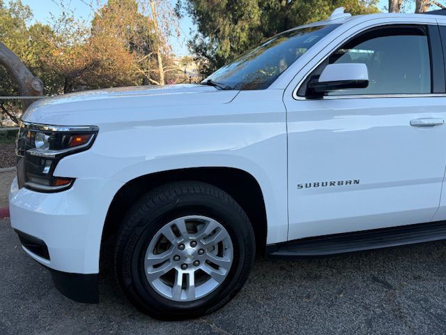 2018 Chevrolet Suburban Image 14