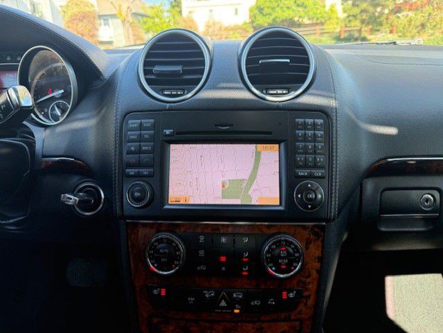 2011 Mercedes-Benz GL-Class Image 10