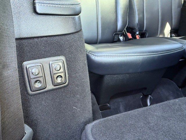 2011 Mercedes-Benz GL-Class Image 25