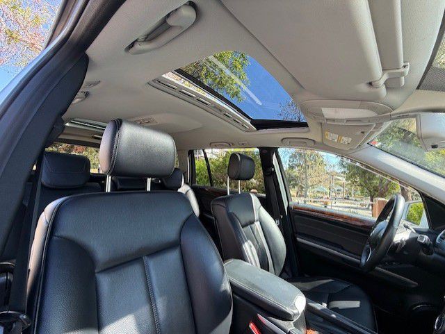 2011 Mercedes-Benz GL-Class Image 30