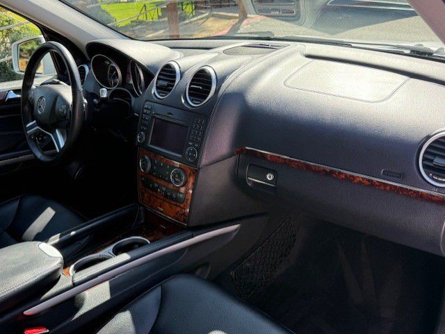 2011 Mercedes-Benz GL-Class Image 31