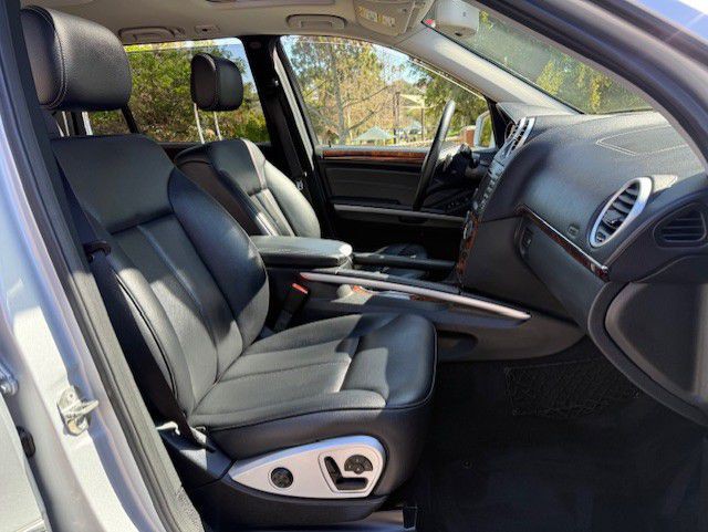 2011 Mercedes-Benz GL-Class Image 32