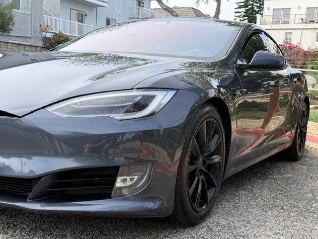 2017 Tesla Model S Image 8