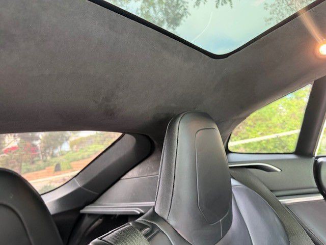 2017 Tesla Model S Image 24