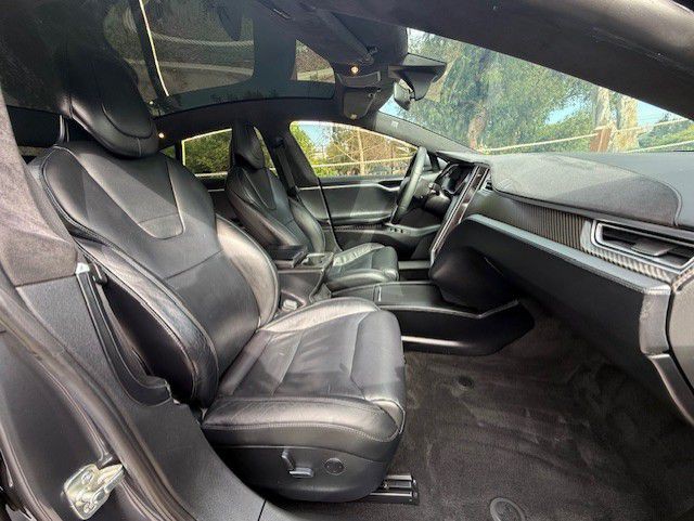 2017 Tesla Model S Image 28