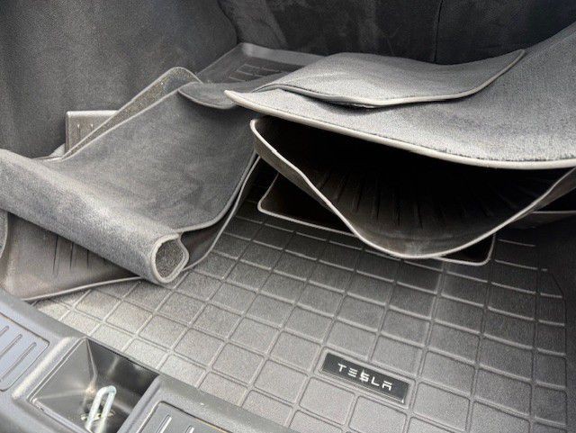 2017 Tesla Model S Image 30