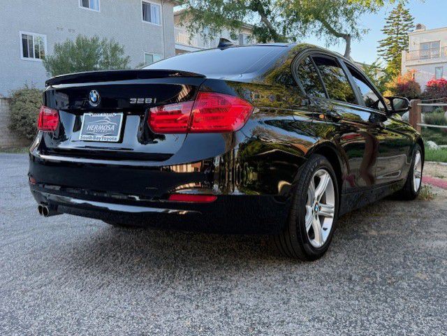 2014 BMW 3 Series Image 2