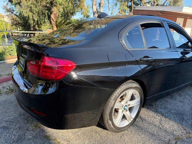 2014 BMW 3 Series Image 25