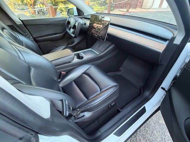 2022 Tesla Model Y Image 9