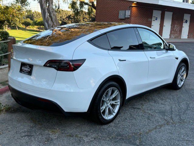 2022 Tesla Model Y Image 18
