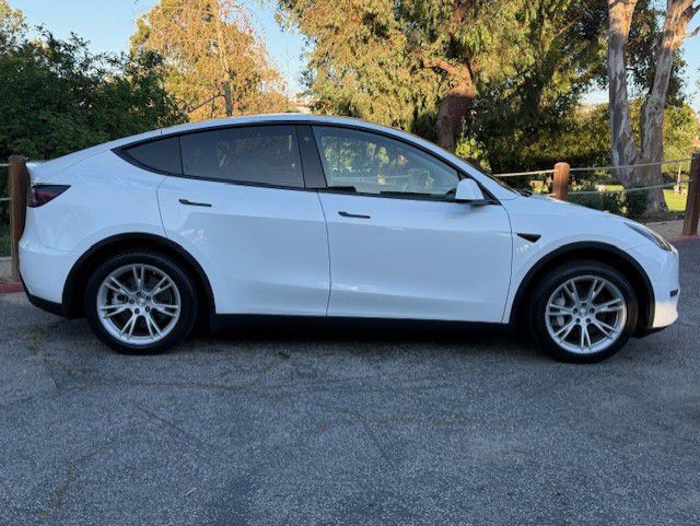 2022 Tesla Model Y Image 19