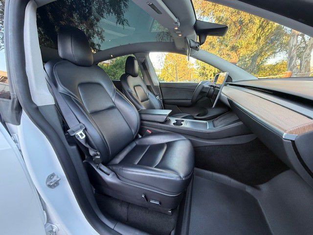 2022 Tesla Model Y Image 26