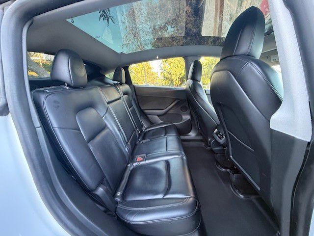 2022 Tesla Model Y Image 28