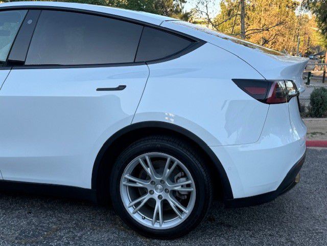 2022 Tesla Model Y Image 11