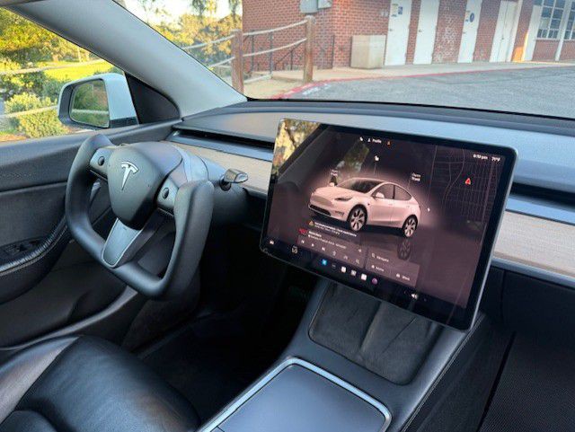 2022 Tesla Model Y Image 24
