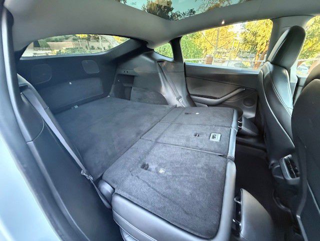 2022 Tesla Model Y Image 27