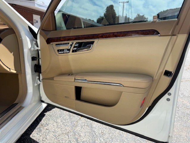 2010 Mercedes-Benz S-Class Image 30