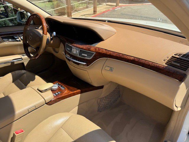2010 Mercedes-Benz S-Class Image 32