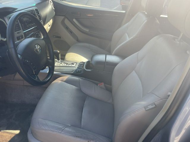 2005 Toyota 4Runner Image 23