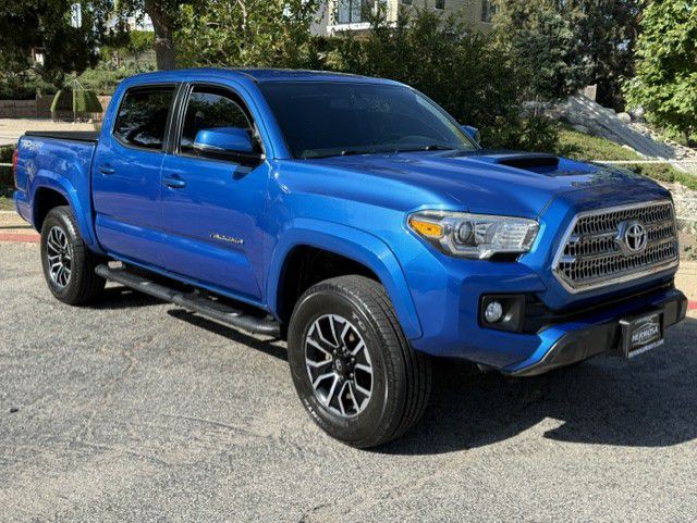 2016 Toyota Tacoma Image 1
