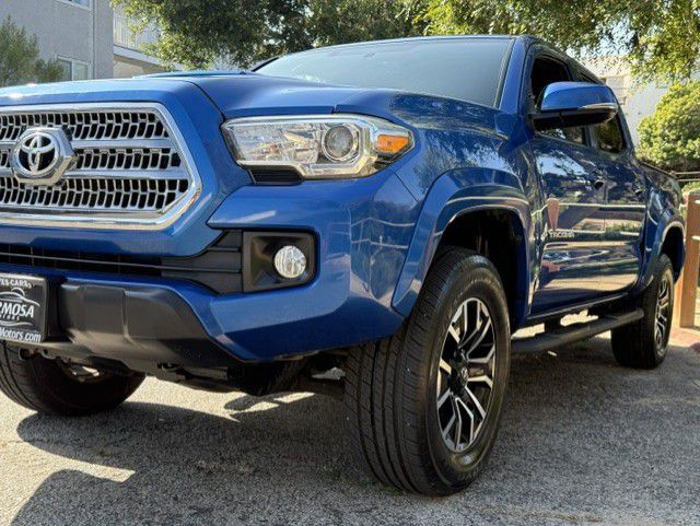 2016 Toyota Tacoma Image 8