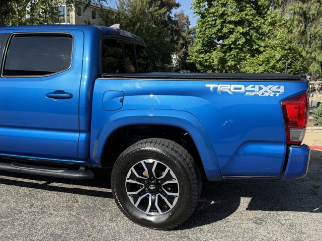 2016 Toyota Tacoma Image 11