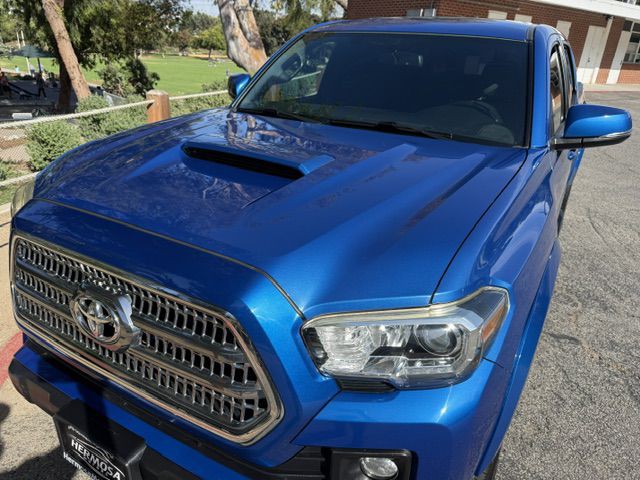 2016 Toyota Tacoma Image 12
