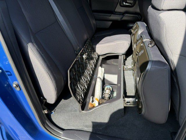 2016 Toyota Tacoma Image 17