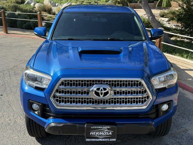 2016 Toyota Tacoma Image 24