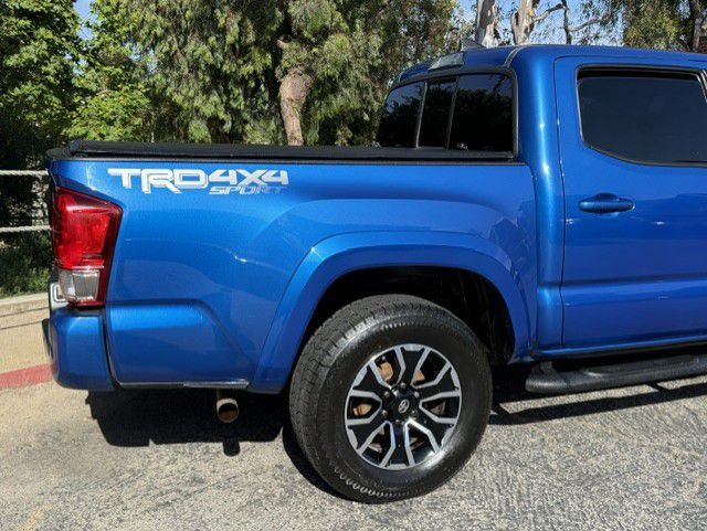 2016 Toyota Tacoma Image 27