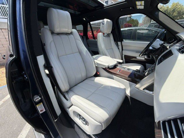 2017 Land Rover Range Rover Image 4