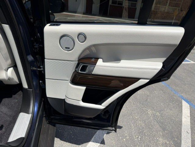 2017 Land Rover Range Rover Image 40