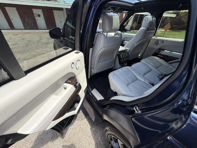 2017 Land Rover Range Rover Image 49