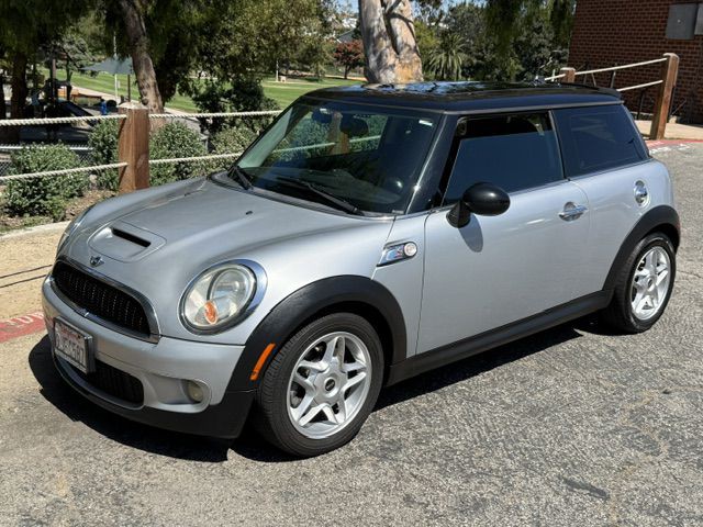 2009 MINI Cooper Image 1