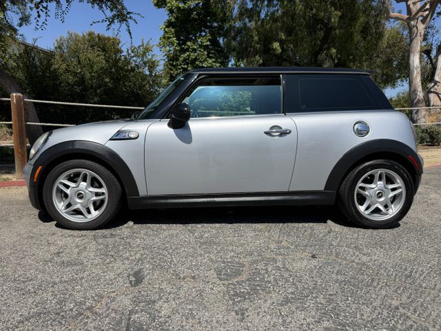 2009 MINI Cooper Image 3
