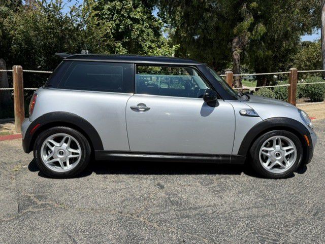 2009 MINI Cooper Image 13